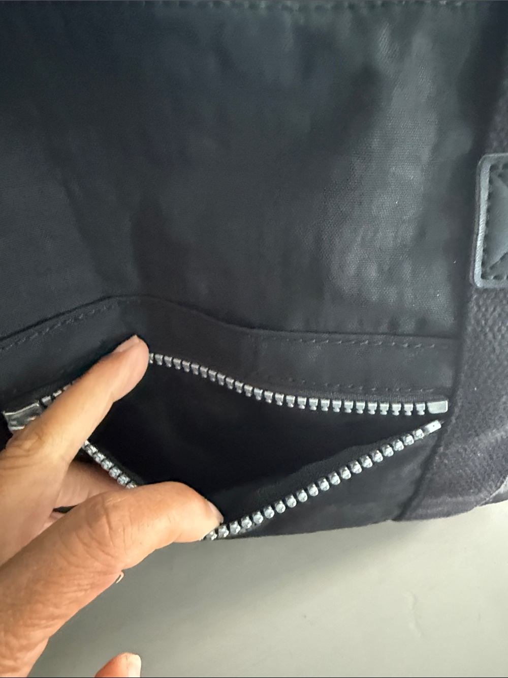 Kipling Art U Black Everyday Shoulder/Crossbody Bag with Front Zip Pocket - Picture 3 of 5